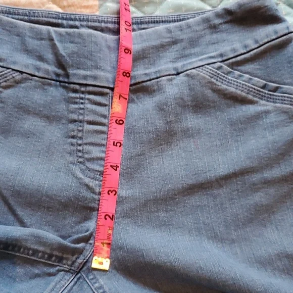 Ladies' Pull-on denim shorts size 12 - Picture 7 of 10